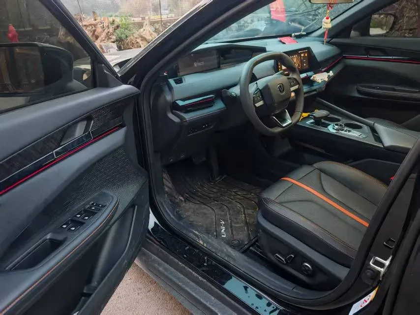 2024 ChangAn UNI-V 1.5T 188HP L4 7DCT,autocango,china used car exporter,china ev exporter,chinese used car exporter,chinese used ev exporter