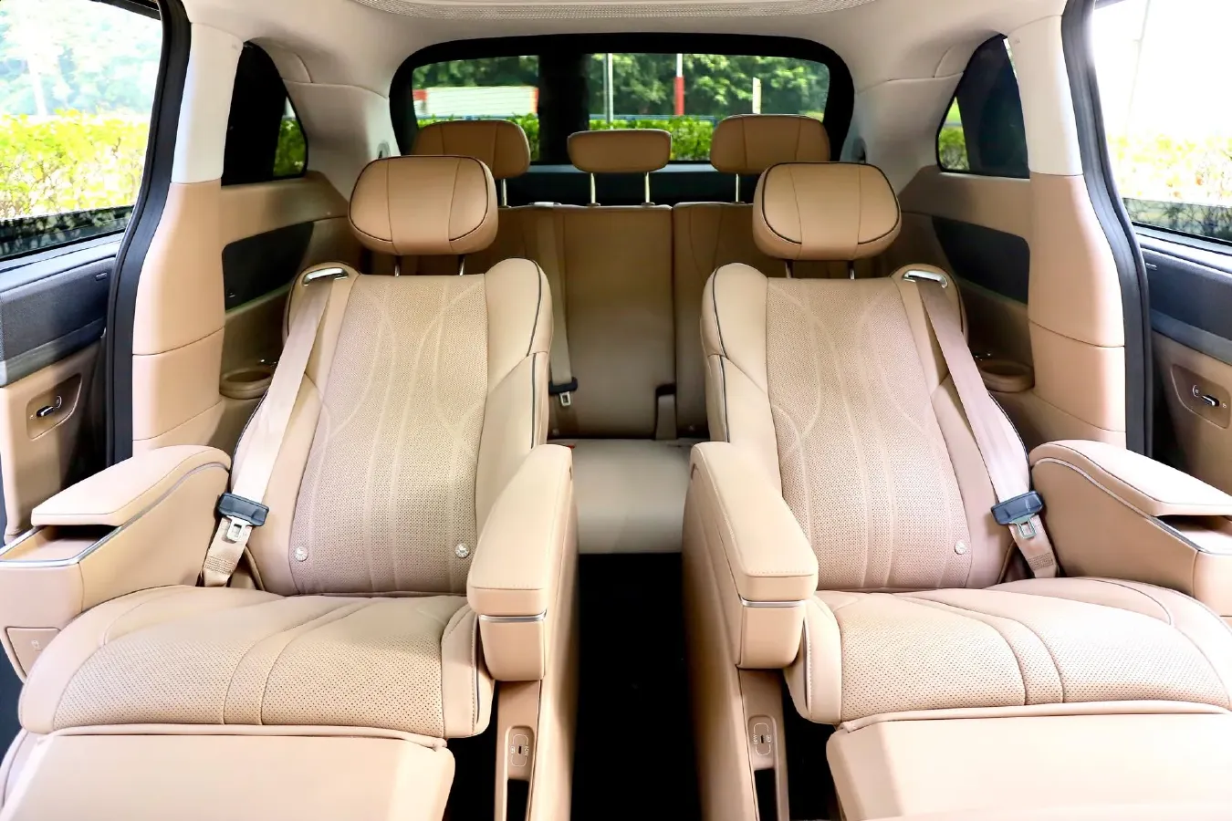 2025 Xpeng X9 BEV,autocango,china used car exporter,china ev exporter,chinese used car exporter,chinese used ev exporter