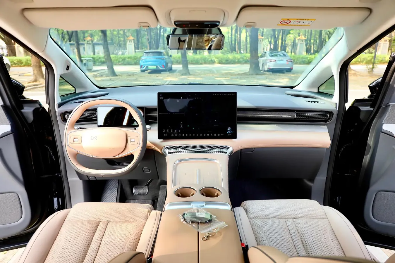 2025 Xpeng X9 BEV,autocango,china used car exporter,china ev exporter,chinese used car exporter,chinese used ev exporter