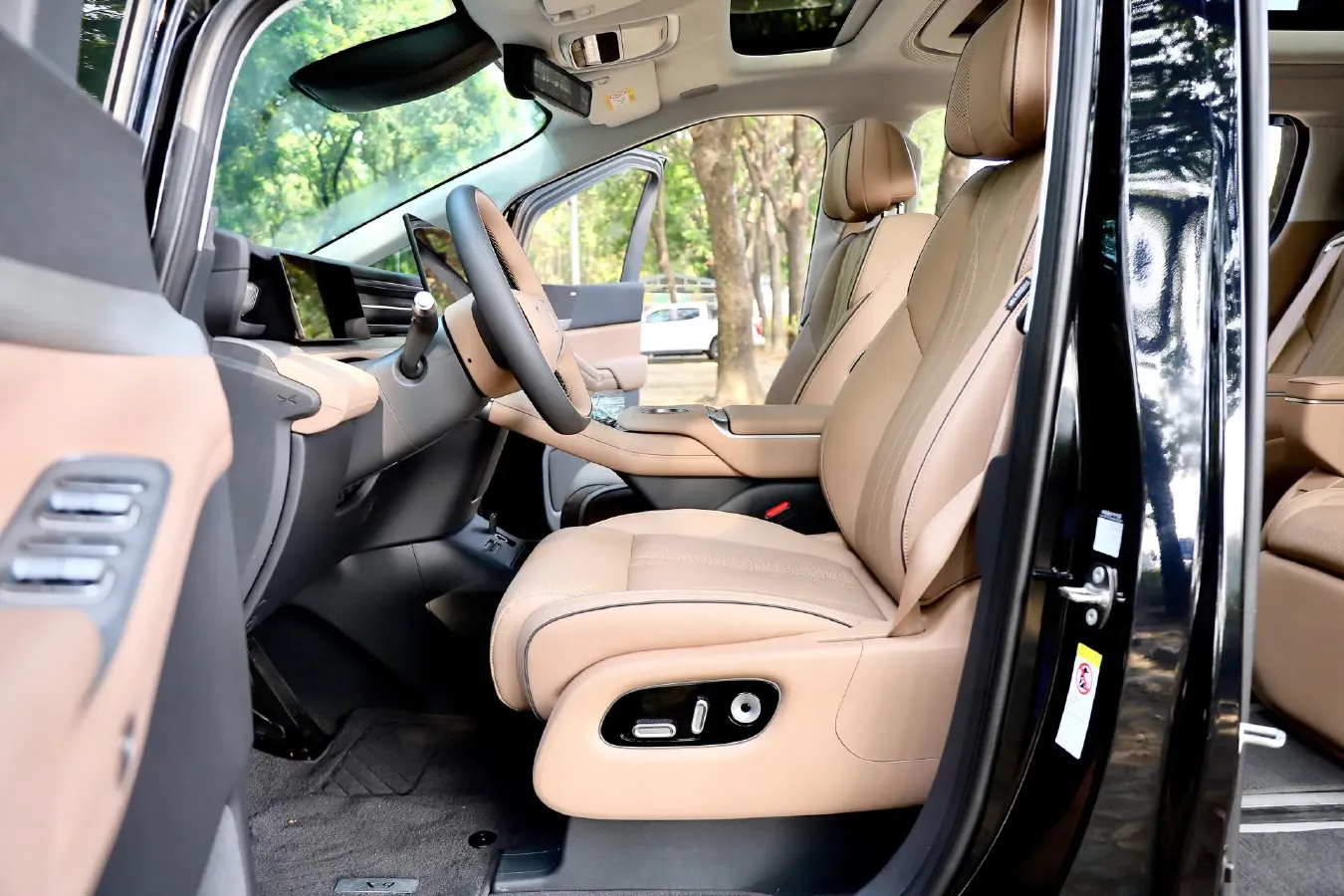 2025 Xpeng X9 BEV,autocango,china used car exporter,china ev exporter,chinese used car exporter,chinese used ev exporter