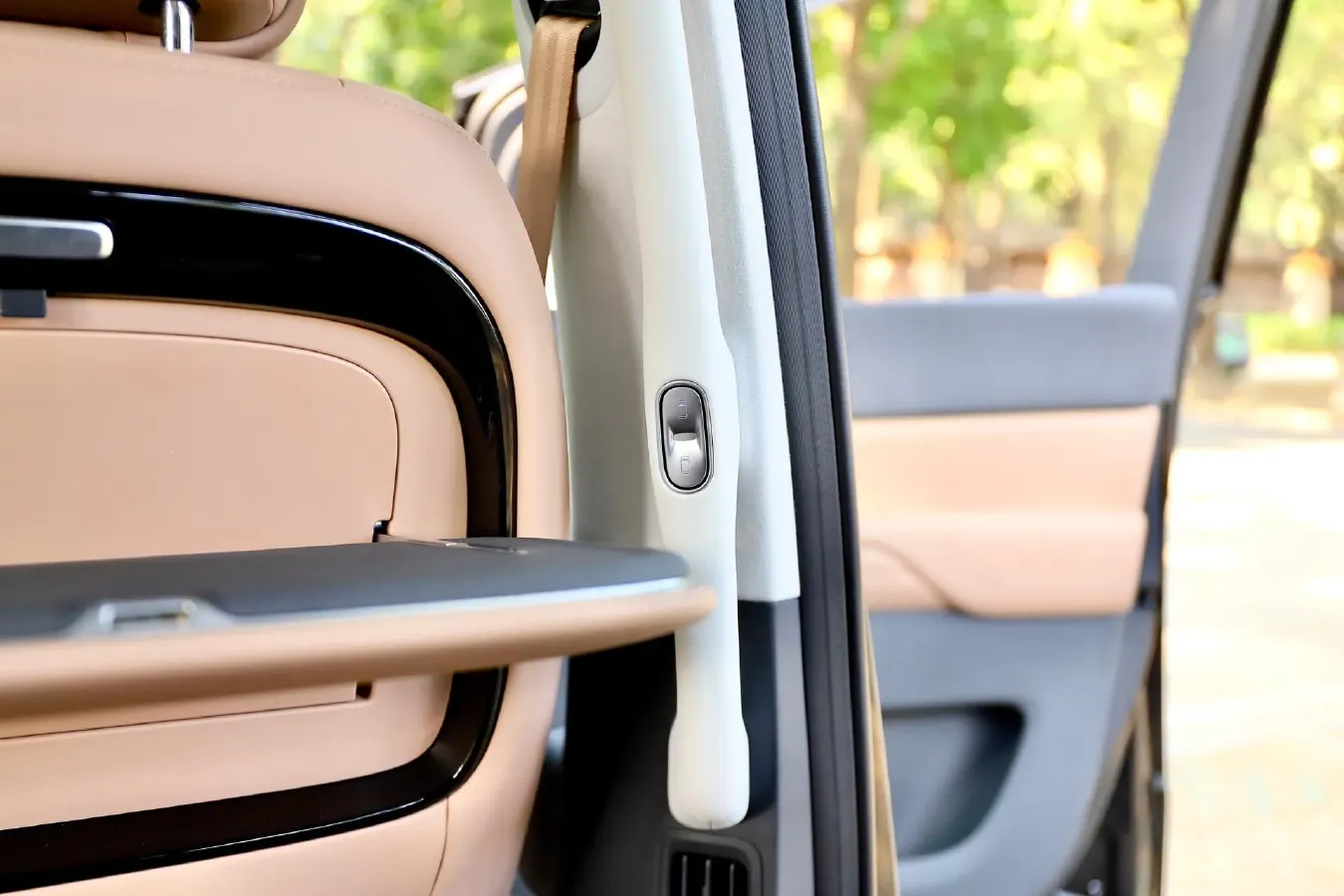 2025 Xpeng X9 BEV,autocango,china used car exporter,china ev exporter,chinese used car exporter,chinese used ev exporter