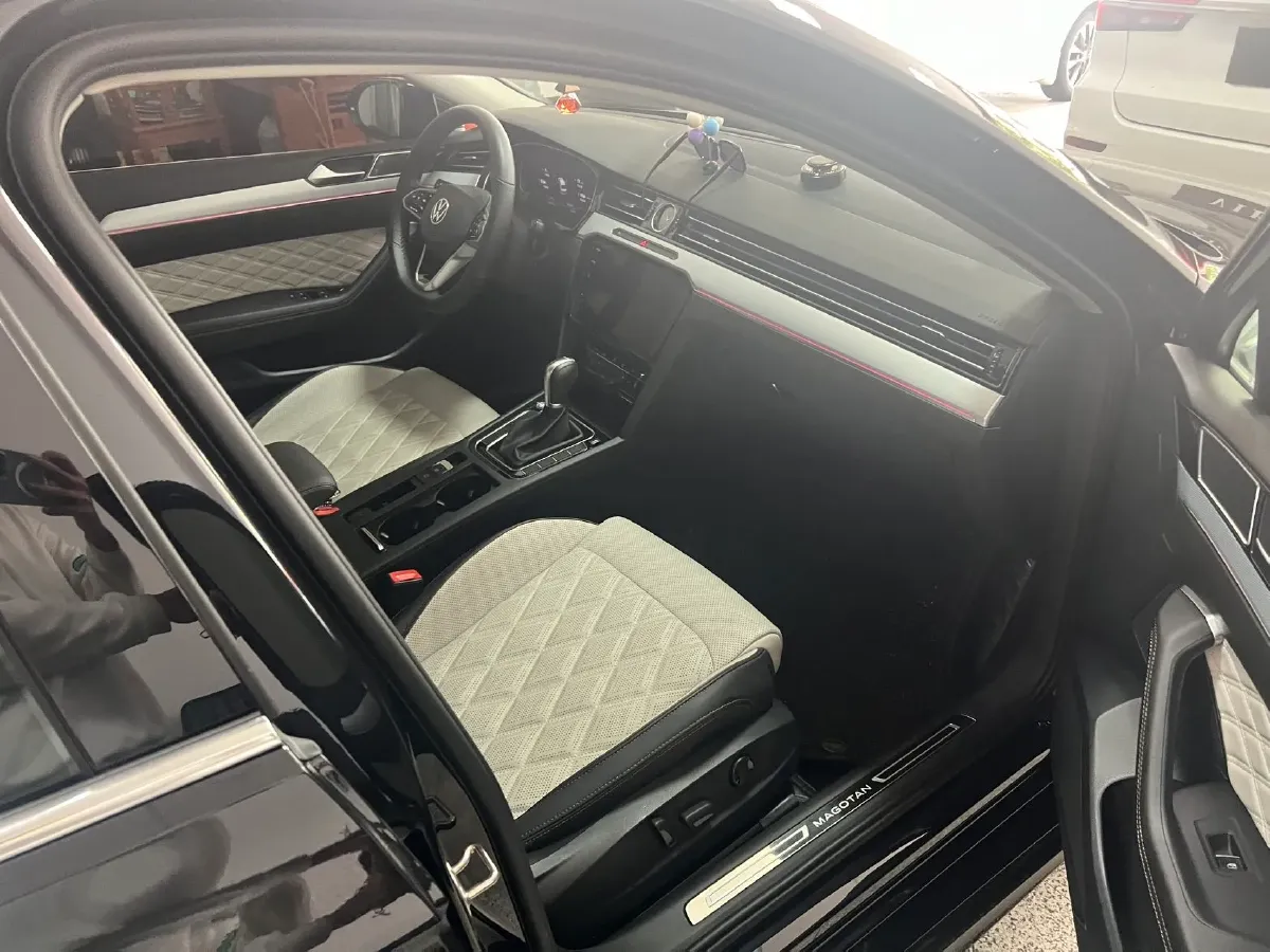 2023 Volkswagen Magotan 2.0T 186HP L4 7DCT,autocango,china used car exporter,china ev exporter,chinese used car exporter,chinese used ev exporter