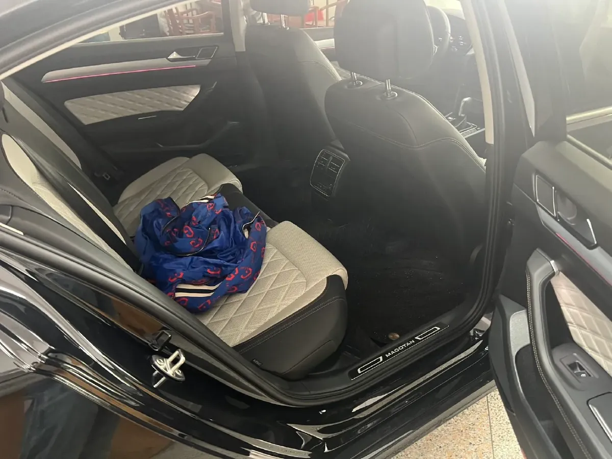 2023 Volkswagen Magotan 2.0T 186HP L4 7DCT,autocango,china used car exporter,china ev exporter,chinese used car exporter,chinese used ev exporter