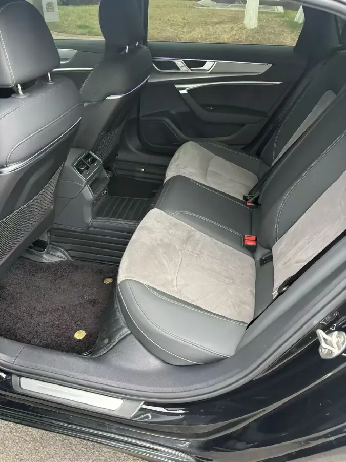 2023 Audi A6L 2.0T 190HP L4 7DCT,autocango,china used car exporter,china ev exporter,chinese used car exporter,chinese used ev exporter