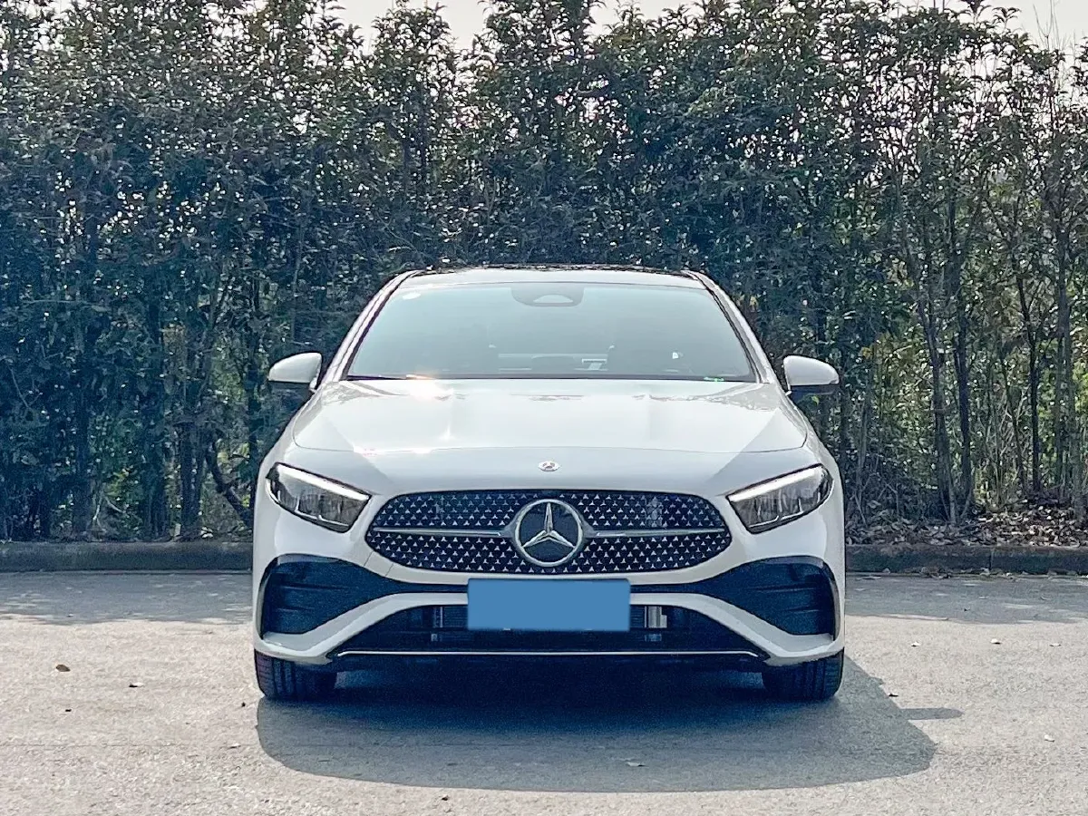 2025 Mercedes-Benz A Class 1.3T 163HP L4 7DCT,autocango,china used car exporter,china ev exporter,chinese used car exporter,chinese used ev exporter