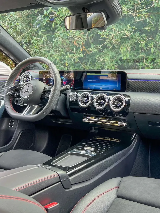 2025 Mercedes-Benz A Class 1.3T 163HP L4 7DCT,autocango,china used car exporter,china ev exporter,chinese used car exporter,chinese used ev exporter