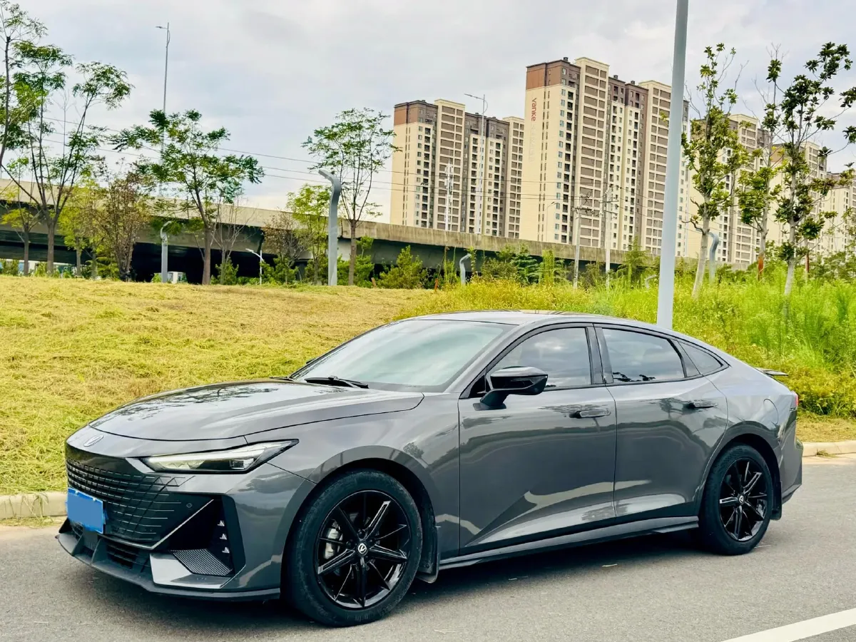 2023 ChangAn UNI-V 1.5T 188HP L4 7DCT,autocango,china used car exporter,china ev exporter,chinese used car exporter,chinese used ev exporter