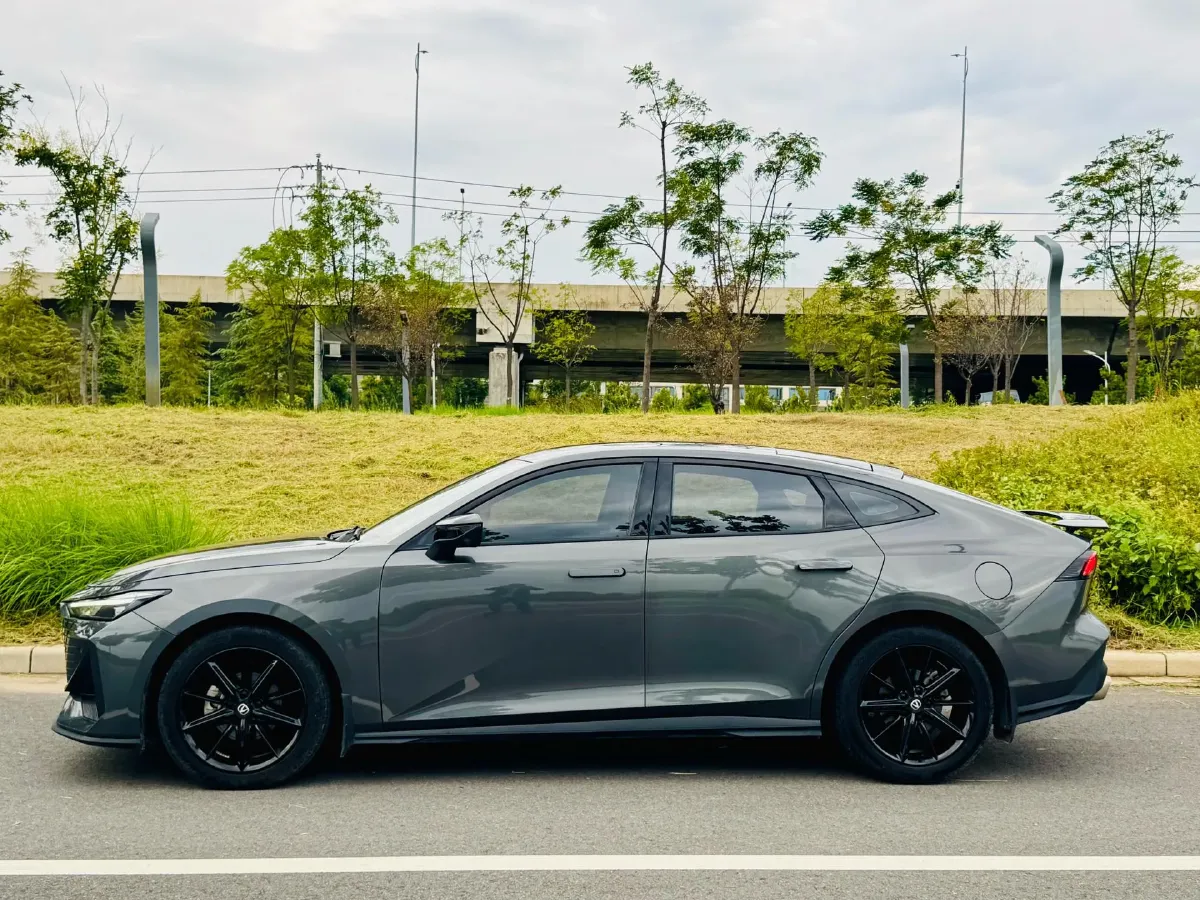 2023 ChangAn UNI-V 1.5T 188HP L4 7DCT,autocango,china used car exporter,china ev exporter,chinese used car exporter,chinese used ev exporter