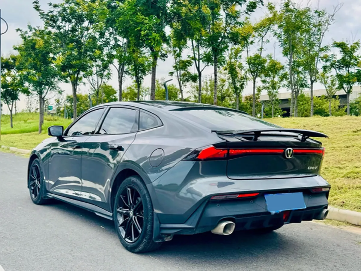 2023 ChangAn UNI-V 1.5T 188HP L4 7DCT,autocango,china used car exporter,china ev exporter,chinese used car exporter,chinese used ev exporter