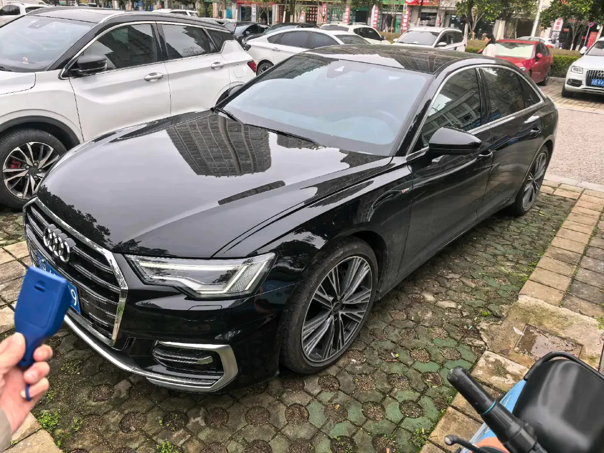 2025 Audi A6L 2.0T 245HP L4 7DCT,autocango,china used car exporter,china ev exporter,chinese used car exporter,chinese used ev exporter