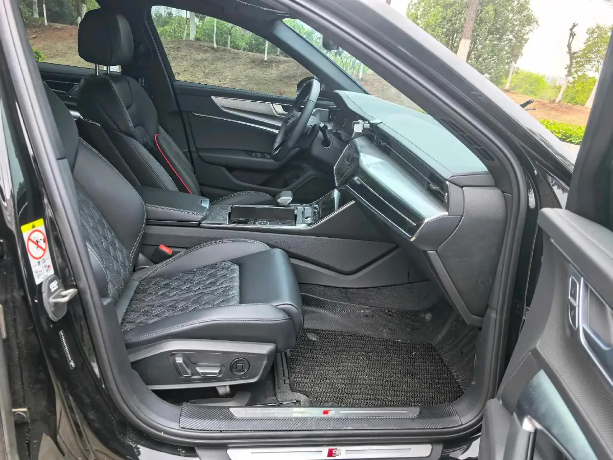 2025 Audi A6L 2.0T 245HP L4 7DCT,autocango,china used car exporter,china ev exporter,chinese used car exporter,chinese used ev exporter