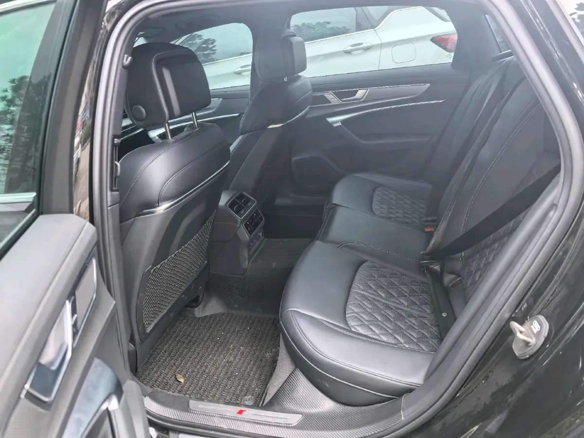 2025 Audi A6L 2.0T 245HP L4 7DCT,autocango,china used car exporter,china ev exporter,chinese used car exporter,chinese used ev exporter