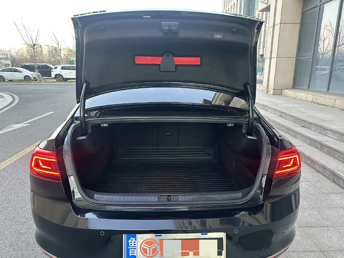 2020 Volkswagen Magotan 2.0T 186HP L4 7DCT,autocango,china used car exporter,china ev exporter,chinese used car exporter,chinese used ev exporter