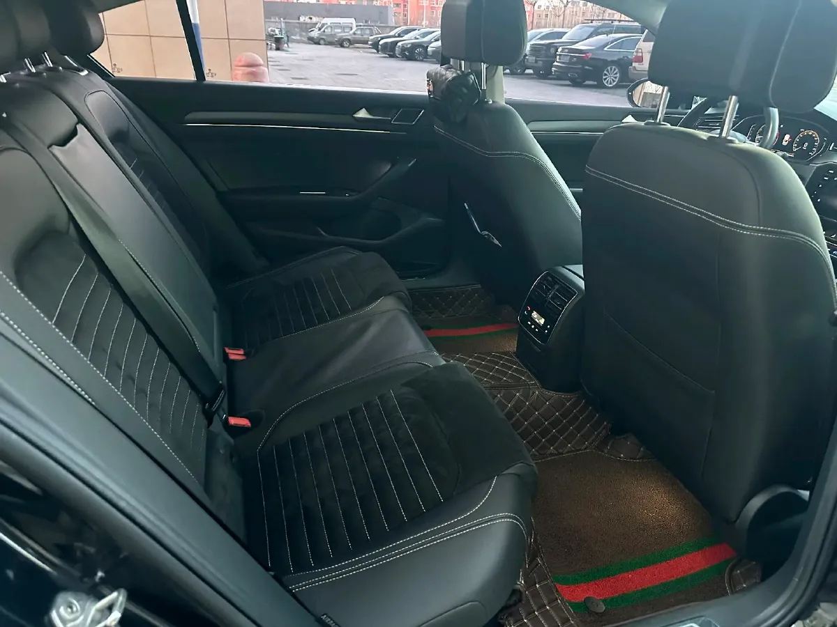 2020 Volkswagen Magotan 2.0T 186HP L4 7DCT,autocango,china used car exporter,china ev exporter,chinese used car exporter,chinese used ev exporter