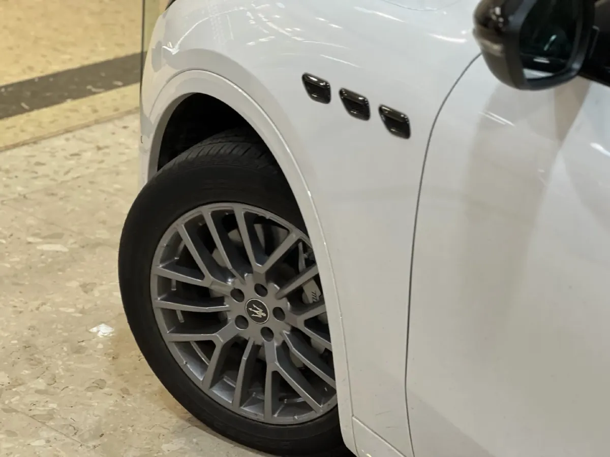 2022 Maserati Levante 2.0T 330HP L4 8AT,autocango,china used car exporter,china ev exporter,chinese used car exporter,chinese used ev exporter