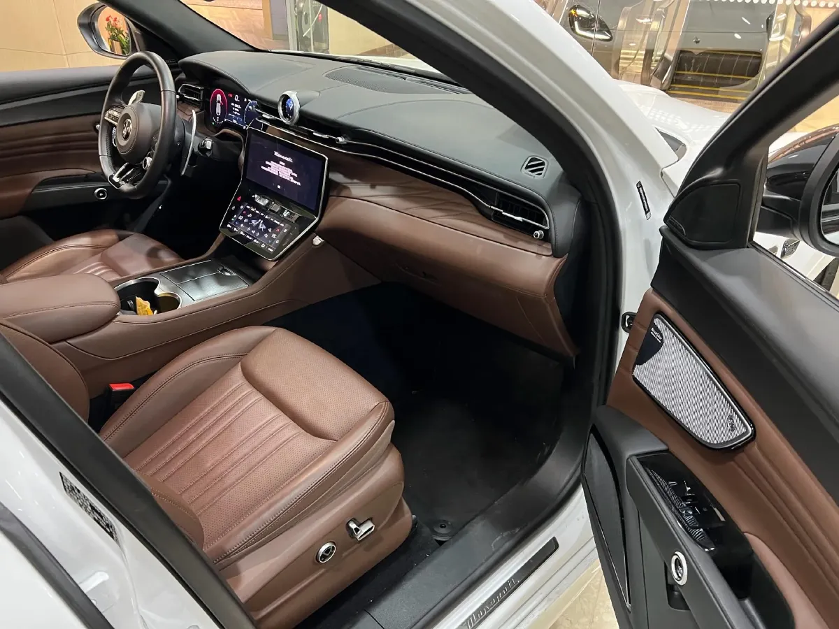 2022 Maserati Levante 2.0T 330HP L4 8AT,autocango,china used car exporter,china ev exporter,chinese used car exporter,chinese used ev exporter