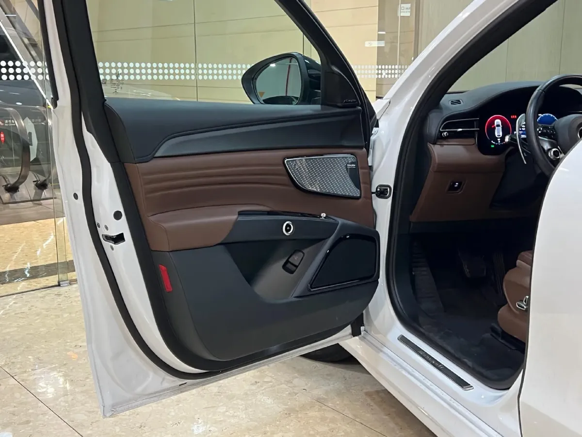 2022 Maserati Levante 2.0T 330HP L4 8AT,autocango,china used car exporter,china ev exporter,chinese used car exporter,chinese used ev exporter