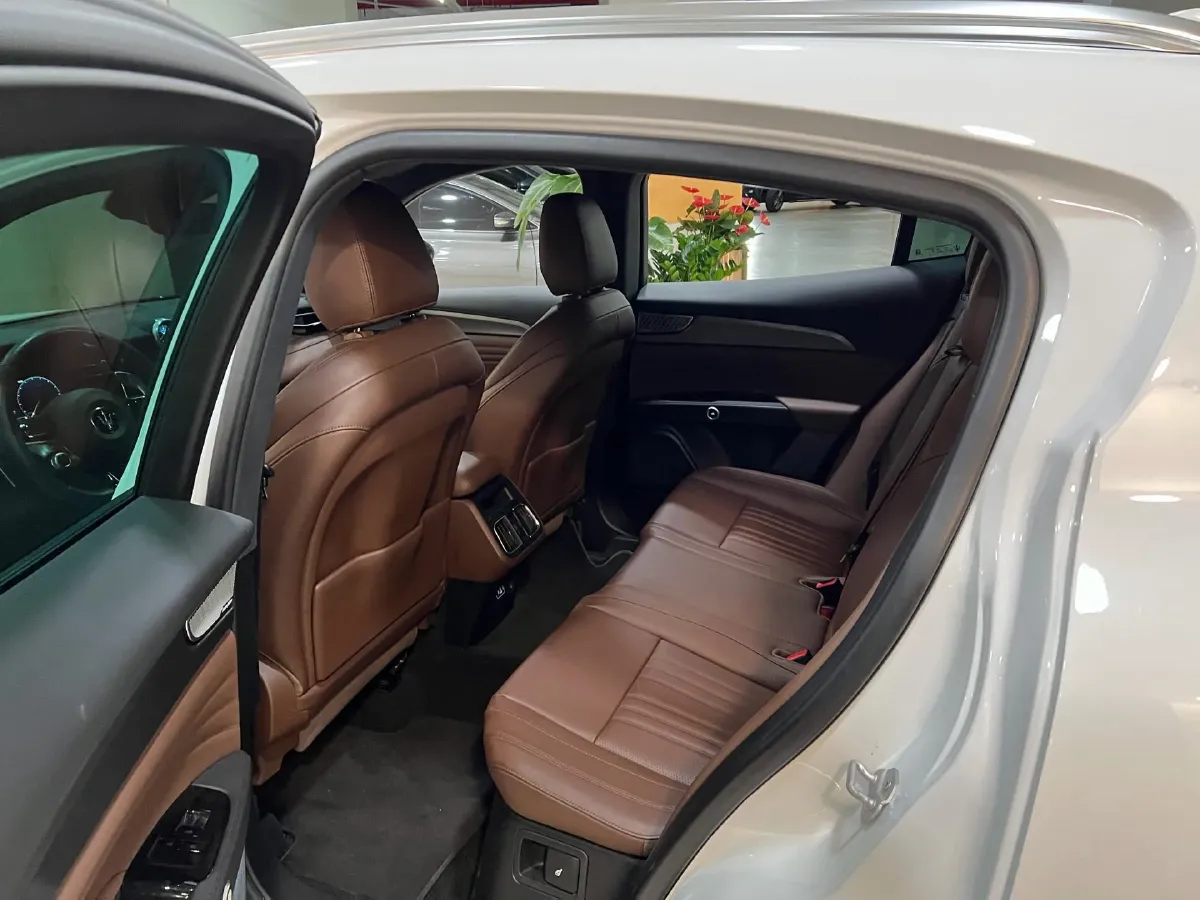 2022 Maserati Levante 2.0T 330HP L4 8AT,autocango,china used car exporter,china ev exporter,chinese used car exporter,chinese used ev exporter