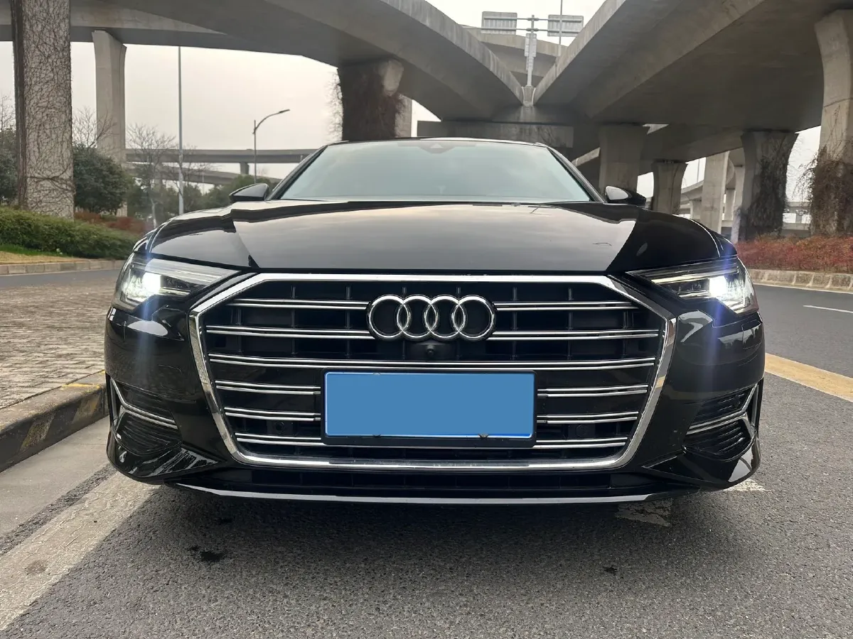 2023 Audi A6L 2.0T 245HP L4 7DCT,autocango,china used car exporter,china ev exporter,chinese used car exporter,chinese used ev exporter