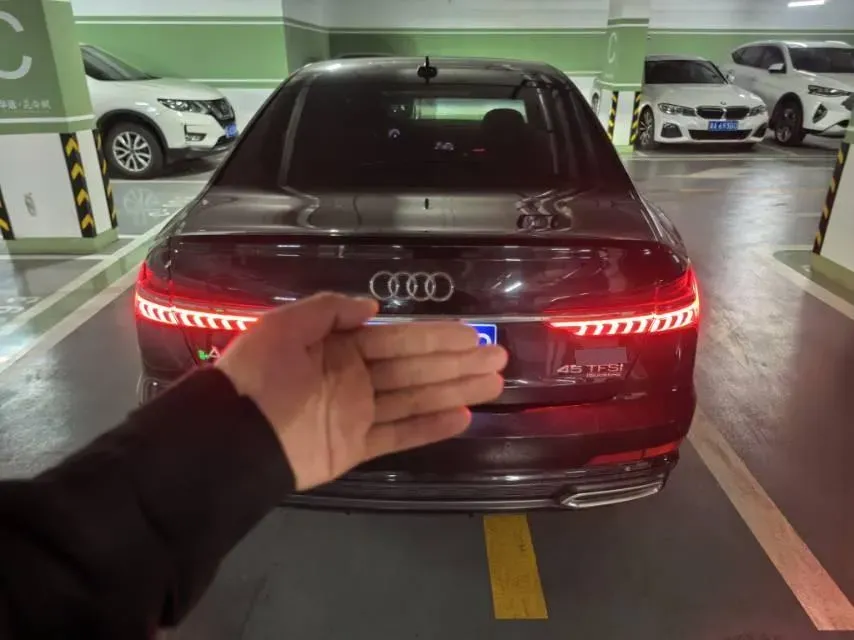 2021 Audi A6L 2.0T 224HP L4 7DCT,autocango,china used car exporter,china ev exporter,chinese used car exporter,chinese used ev exporter