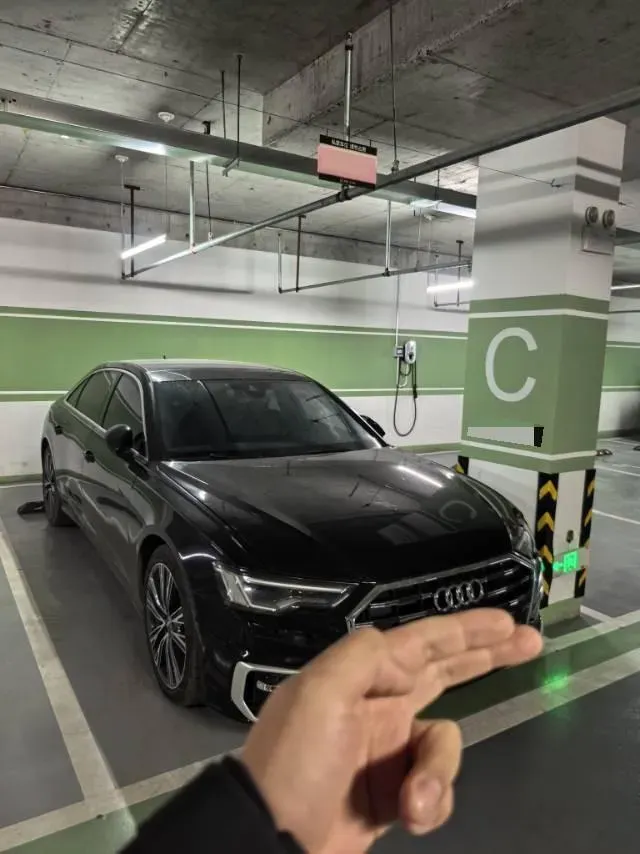 2021 Audi A6L 2.0T 224HP L4 7DCT,autocango,china used car exporter,china ev exporter,chinese used car exporter,chinese used ev exporter