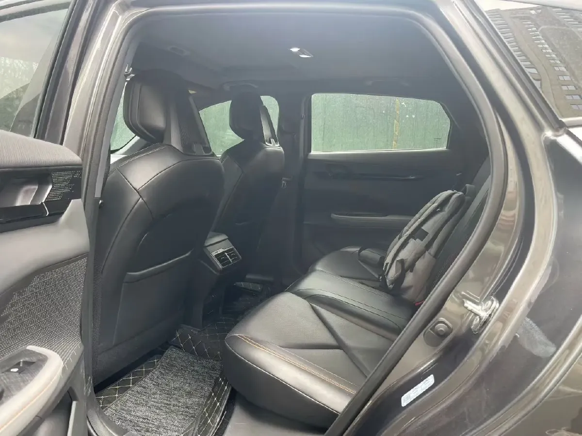 2022 ChangAn UNI-V 1.5T 188HP L4 7DCT,autocango,china used car exporter,china ev exporter,chinese used car exporter,chinese used ev exporter