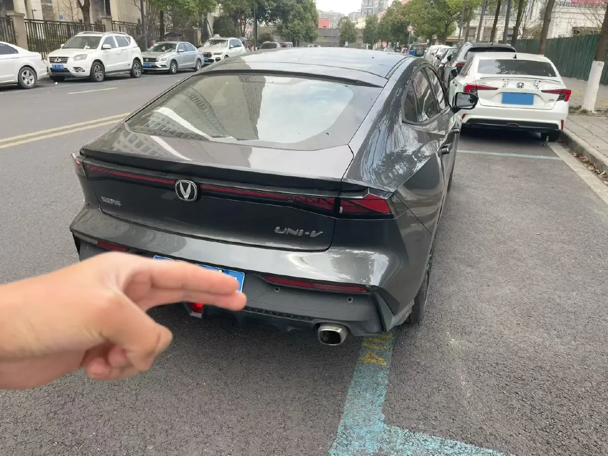 2022 ChangAn UNI-V 1.5T 188HP L4 7DCT,autocango,china used car exporter,china ev exporter,chinese used car exporter,chinese used ev exporter