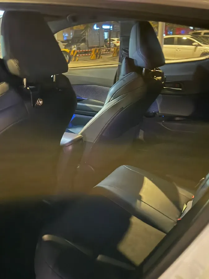 2020 Toyota C-HR 2.0L 171HP L4 CVT,autocango,china used car exporter,china ev exporter,chinese used car exporter,chinese used ev exporter