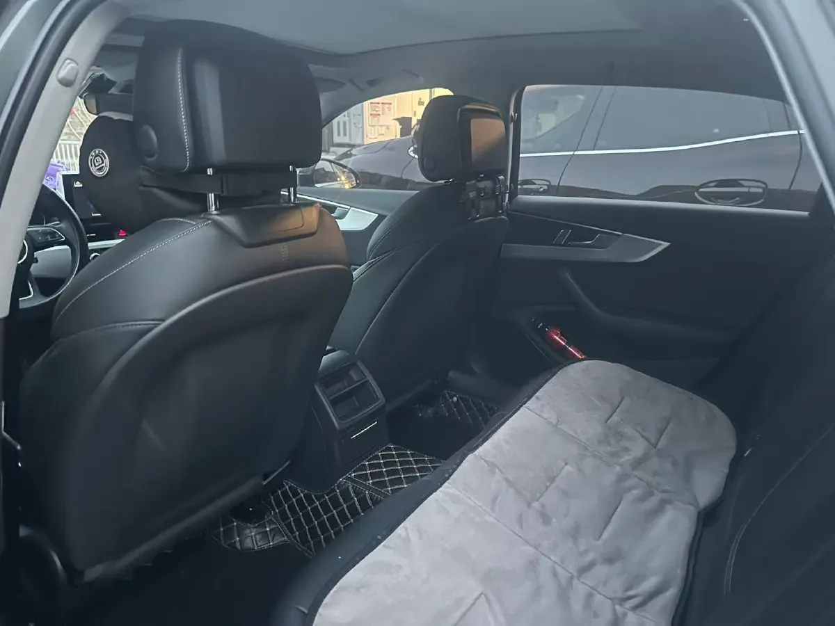 2024 Audi A4L 2.0T 190HP L4 7DCT,autocango,china used car exporter,china ev exporter,chinese used car exporter,chinese used ev exporter