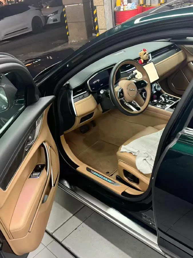 2022 Jaguar XFL 2.0T 250HP L4 8AT,autocango,china used car exporter,china ev exporter,chinese used car exporter,chinese used ev exporter