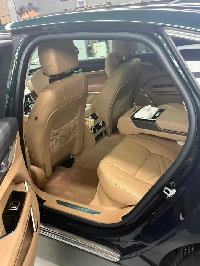 2022 Jaguar XFL 2.0T 250HP L4 8AT,autocango,china used car exporter,china ev exporter,chinese used car exporter,chinese used ev exporter