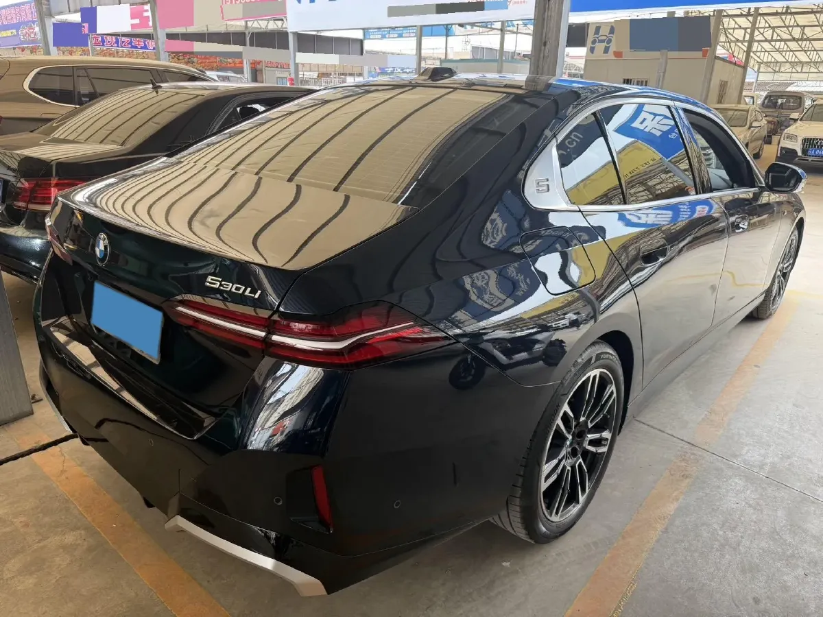 2024 BMW 5 Series 2.0T 258HP L4 8AT,autocango,china used car exporter,china ev exporter,chinese used car exporter,chinese used ev exporter