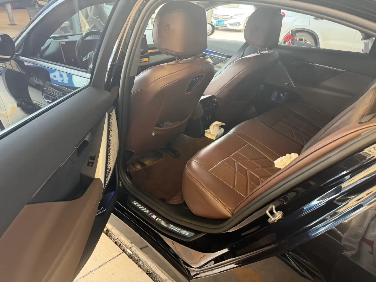 2024 BMW 5 Series 2.0T 258HP L4 8AT,autocango,china used car exporter,china ev exporter,chinese used car exporter,chinese used ev exporter