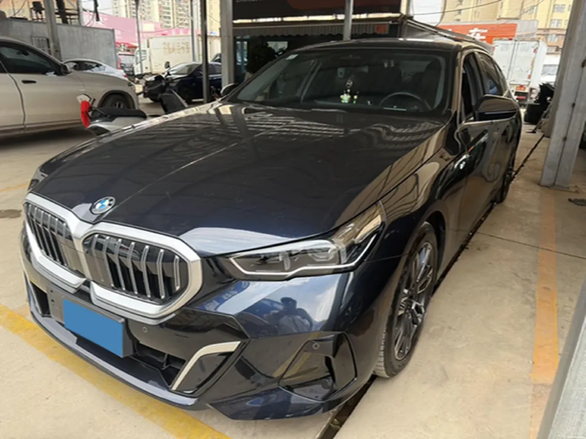 2024 BMW 5 Series 2.0T 258HP L4 8AT,autocango,china used car exporter,china ev exporter,chinese used car exporter,chinese used ev exporter