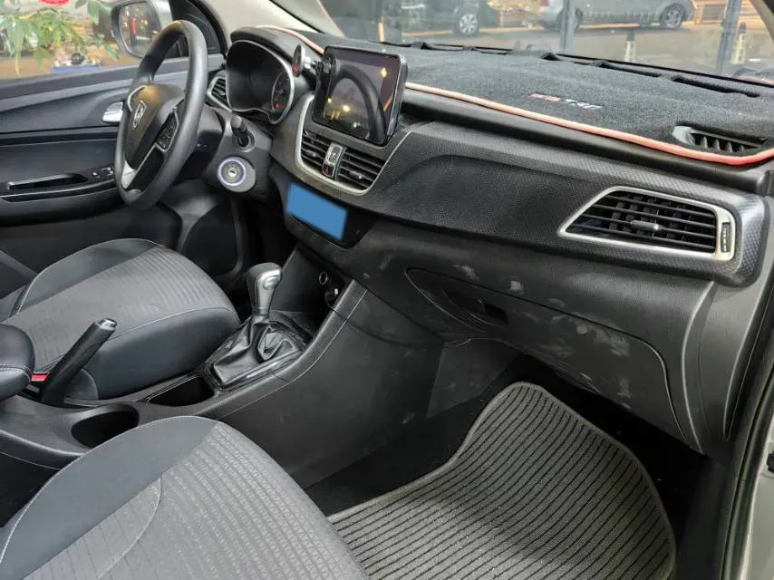 2019 BaoJun 730 1.5T 147HP L4 CVT,autocango,china used car exporter,china ev exporter,chinese used car exporter,chinese used ev exporter