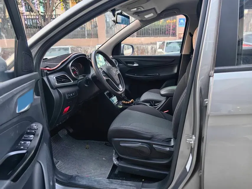 2019 BaoJun 730 1.5T 147HP L4 CVT,autocango,china used car exporter,china ev exporter,chinese used car exporter,chinese used ev exporter