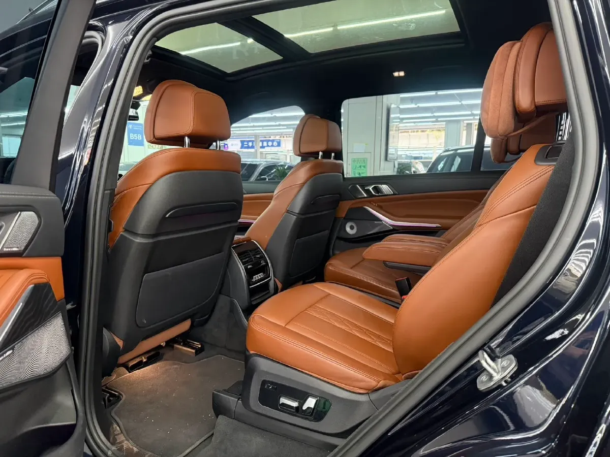 2022 BMW X7 3.0T 340HP L6 8AT,autocango,china used car exporter,china ev exporter,chinese used car exporter,chinese used ev exporter