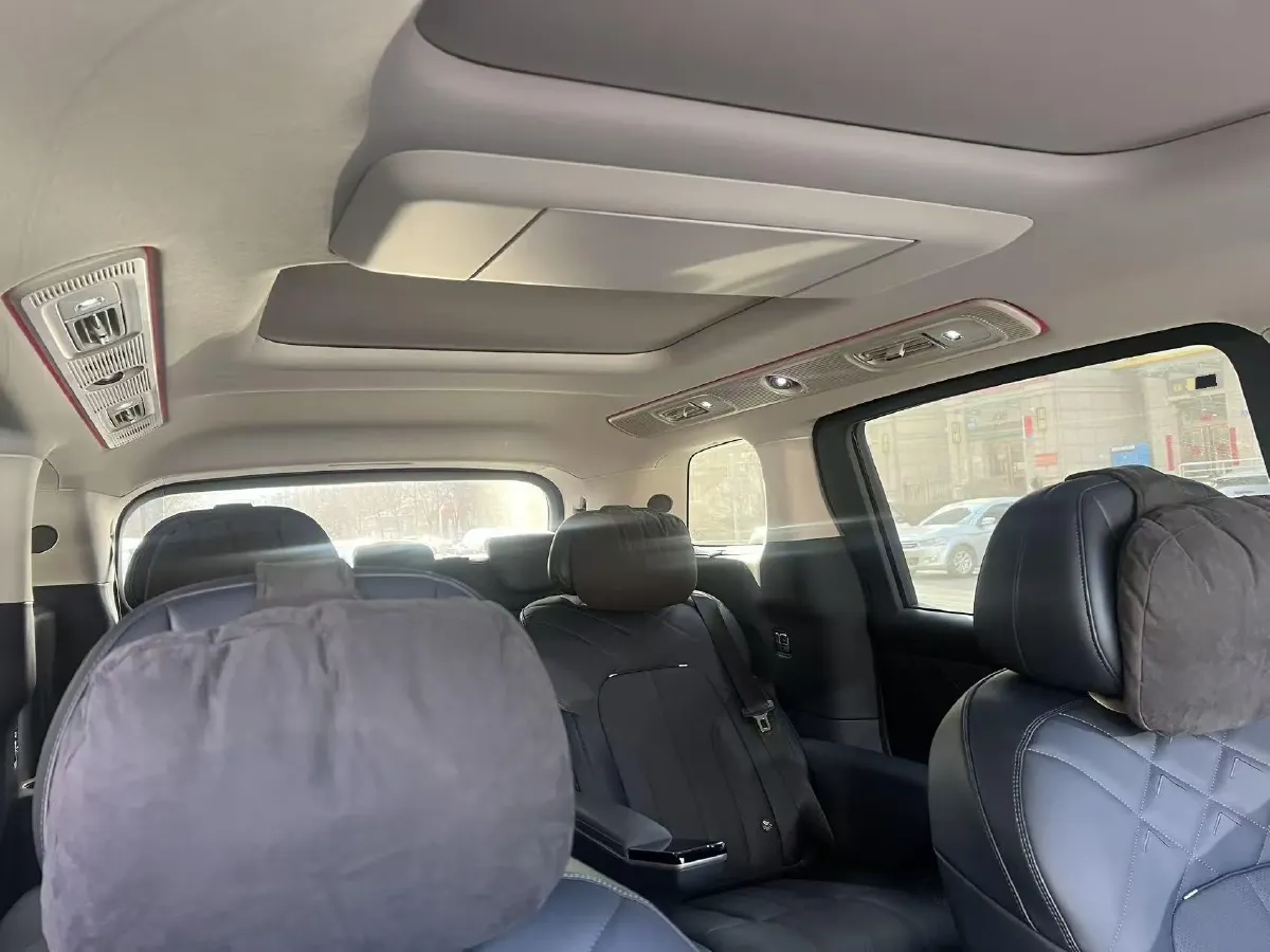 2026 Voyah Dream 1.5T 150HP L4 PHEV,autocango,china used car exporter,china ev exporter,chinese used car exporter,chinese used ev exporter