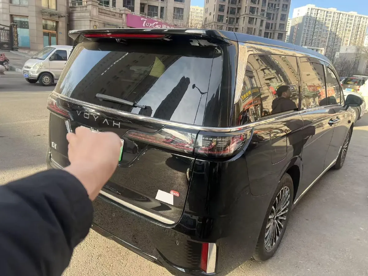 2026 Voyah Dream 1.5T 150HP L4 PHEV,autocango,china used car exporter,china ev exporter,chinese used car exporter,chinese used ev exporter