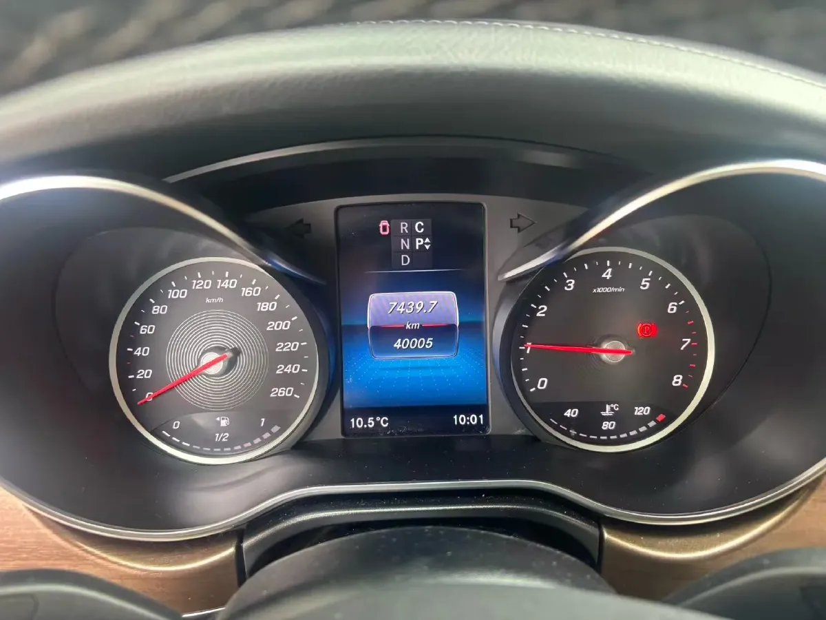 2022 Mercedes-Benz V Class 2.0T 211HP L4 9AT,autocango,china used car exporter,china ev exporter,chinese used car exporter,chinese used ev exporter