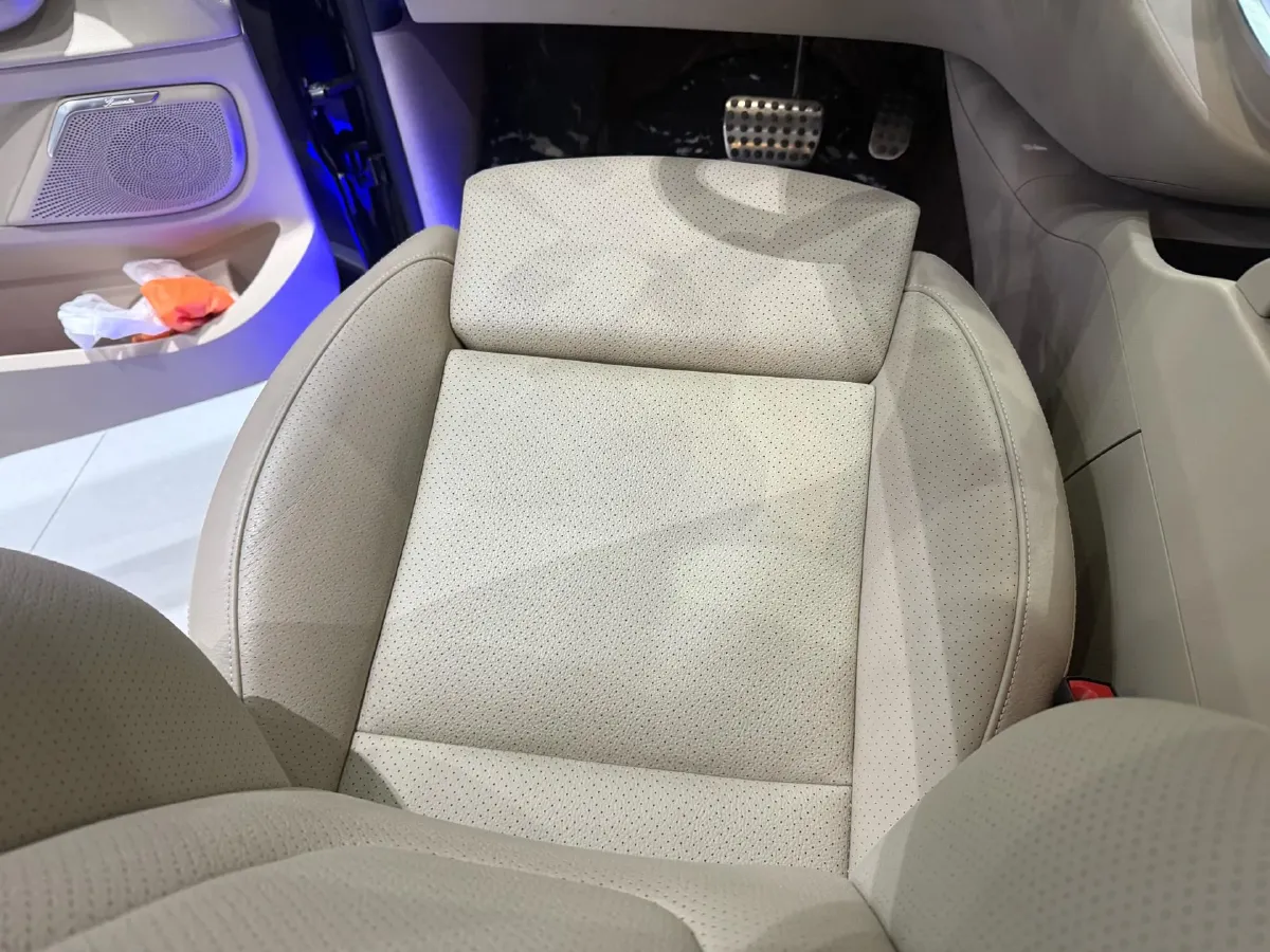 2022 Mercedes-Benz V Class 2.0T 211HP L4 9AT,autocango,china used car exporter,china ev exporter,chinese used car exporter,chinese used ev exporter