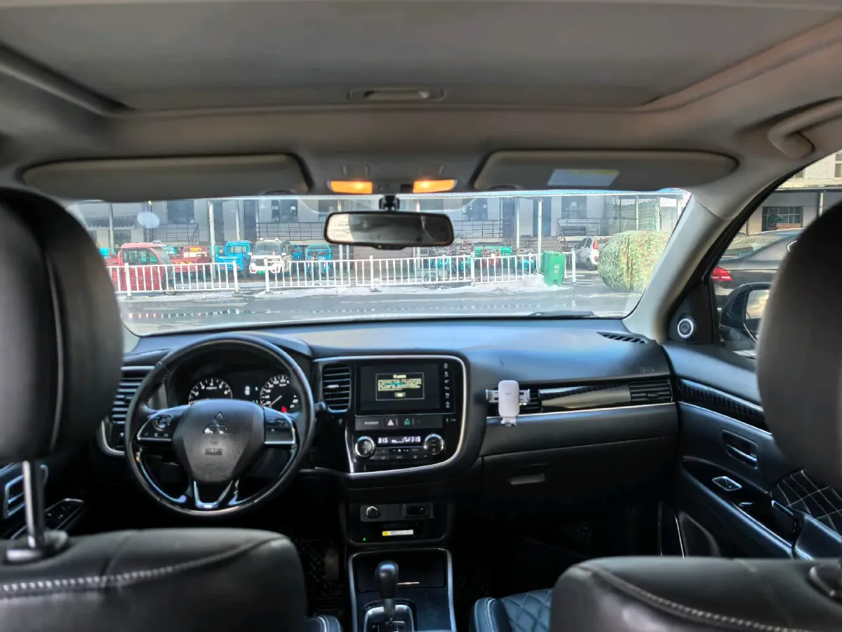 2020 Mitsubishi Outlander 2.0L 166HP L4 CVT,autocango,china used car exporter,china ev exporter,chinese used car exporter,chinese used ev exporter