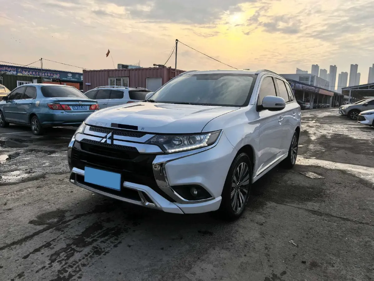 2020 Mitsubishi Outlander 2.0L 166HP L4 CVT,autocango,china used car exporter,china ev exporter,chinese used car exporter,chinese used ev exporter