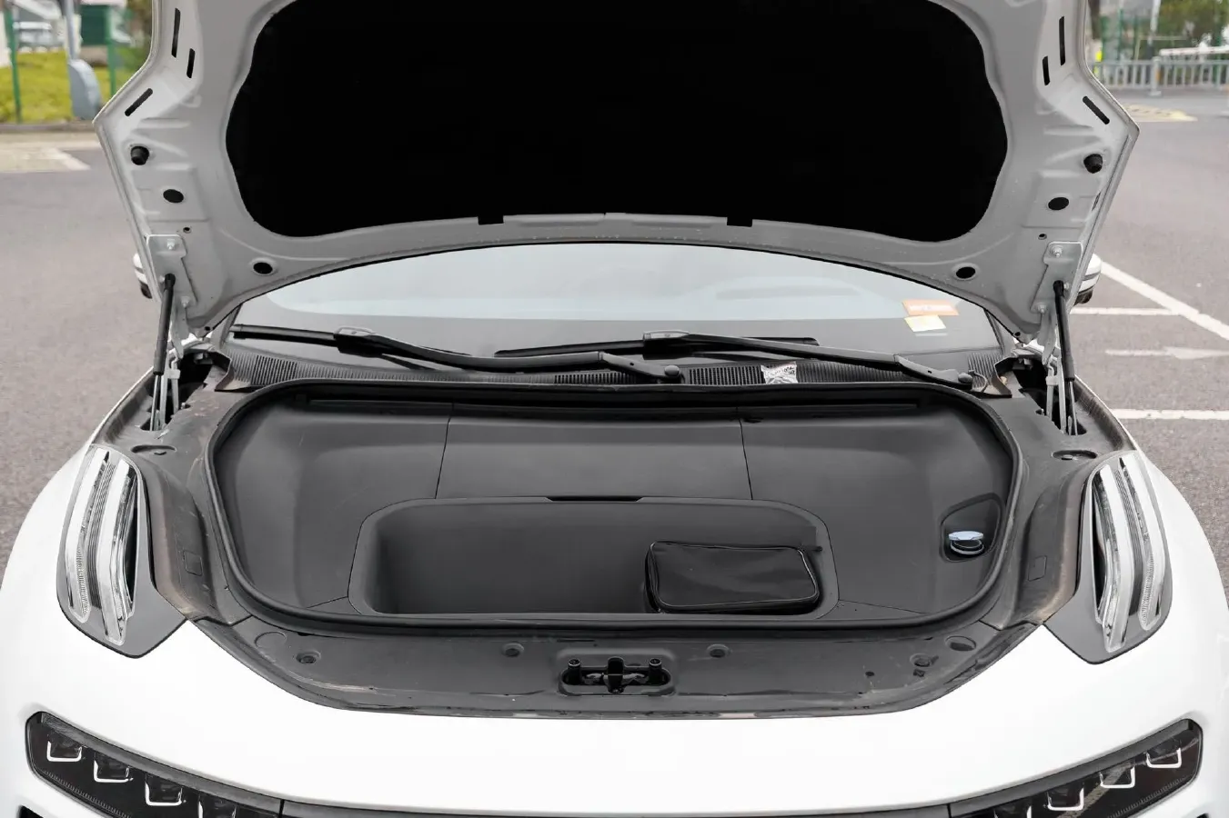 2025 Zeekr 001 BEV 100KWH,autocango,china used car exporter,china ev exporter,chinese used car exporter,chinese used ev exporter