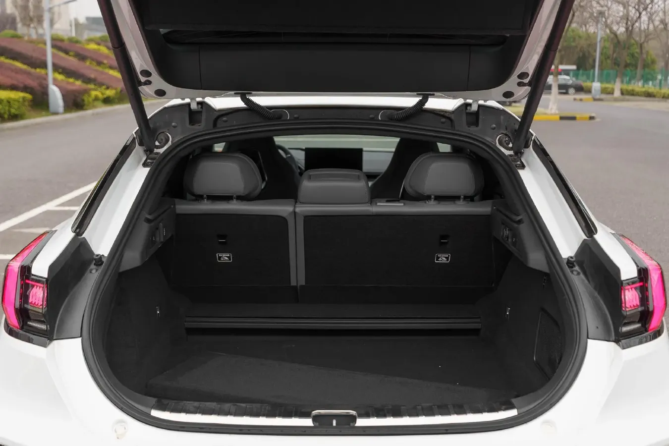 2025 Zeekr 001 BEV 100KWH,autocango,china used car exporter,china ev exporter,chinese used car exporter,chinese used ev exporter