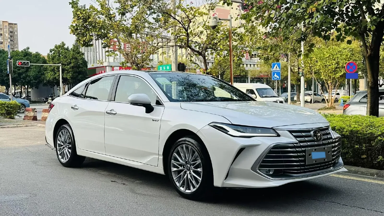 2024 Toyota Avalon 2.0L 152HP L4 E-CVT Hybrid,autocango,china used car exporter,china ev exporter,chinese used car exporter,chinese used ev exporter