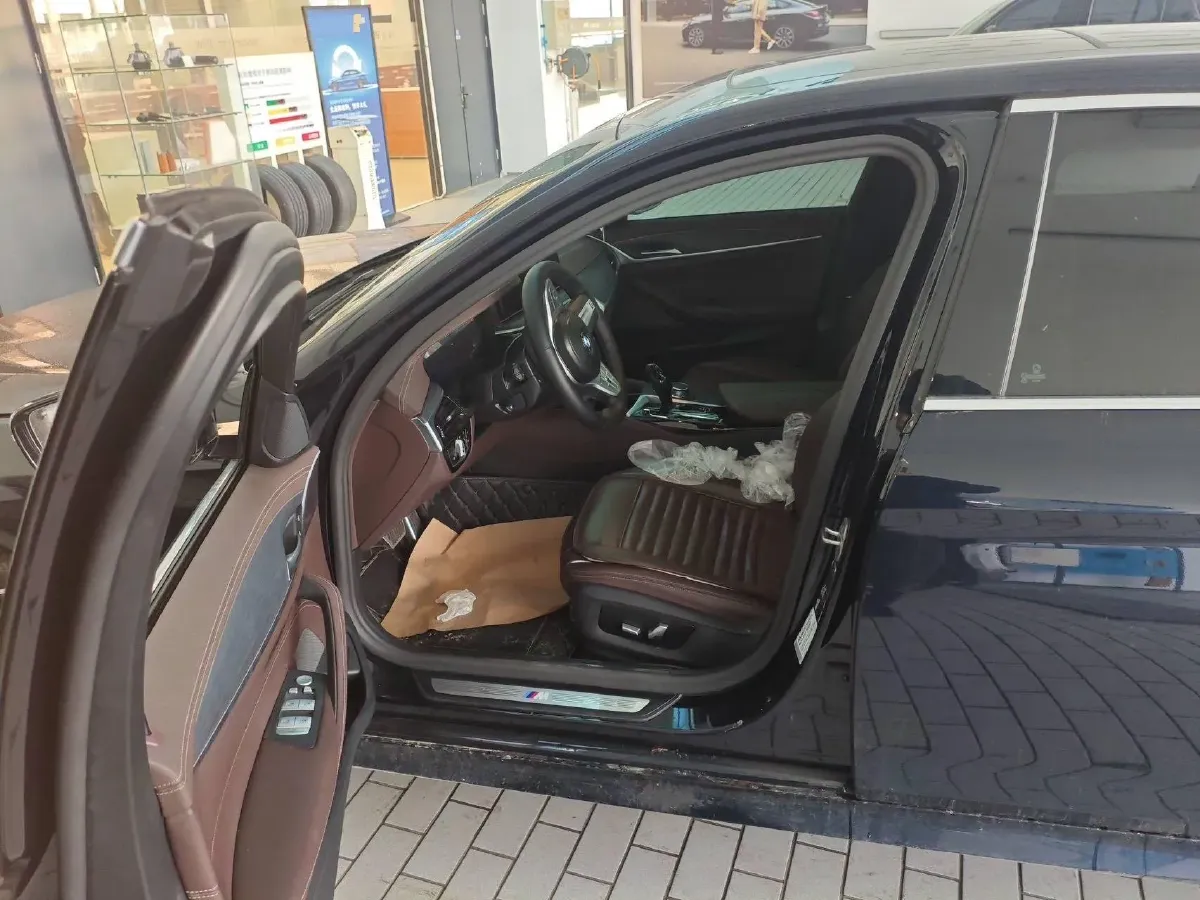 2023 BMW 5 Series 2.0T 245HP L4 8AT,autocango,china used car exporter,china ev exporter,chinese used car exporter,chinese used ev exporter