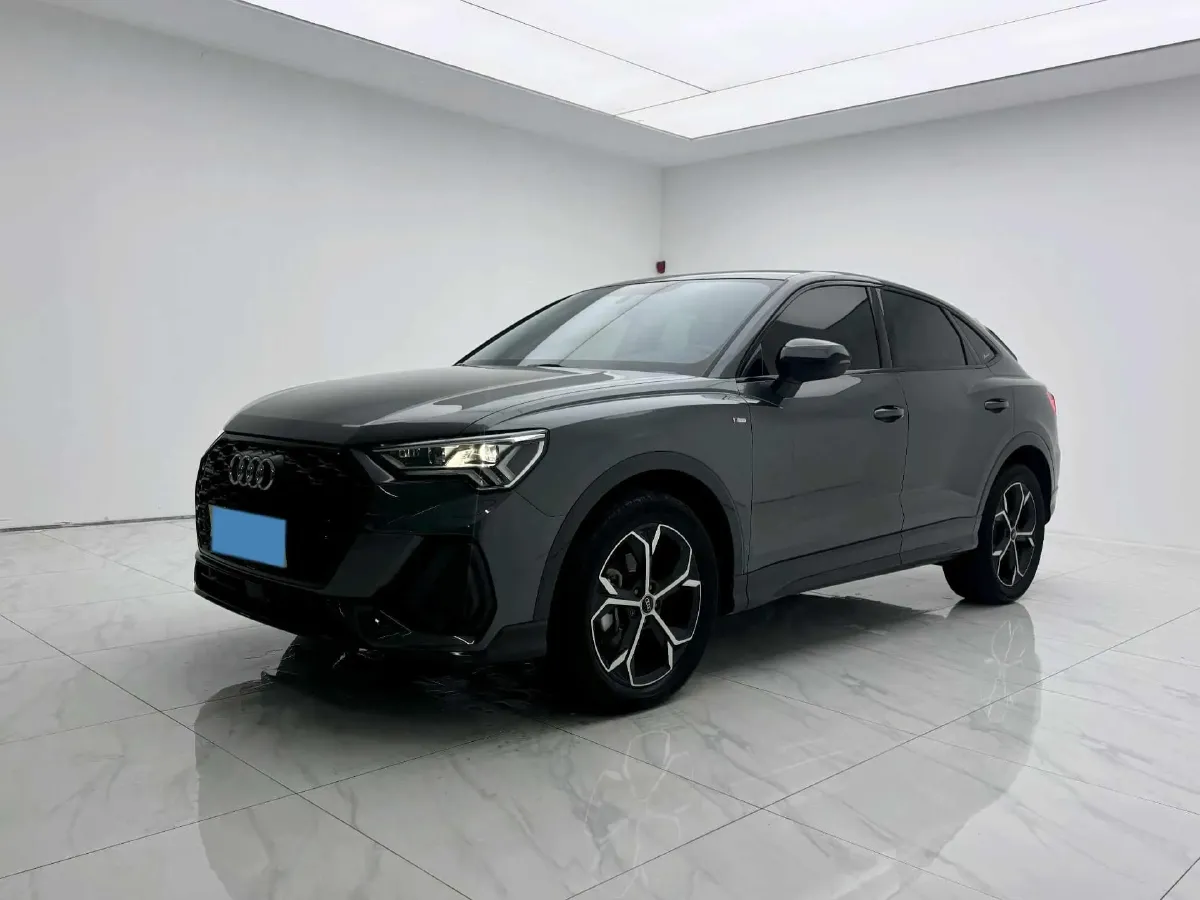 2022 Audi Q3 2.0T 220HP L4 7DCT,autocango,china used car exporter,china ev exporter,chinese used car exporter,chinese used ev exporter