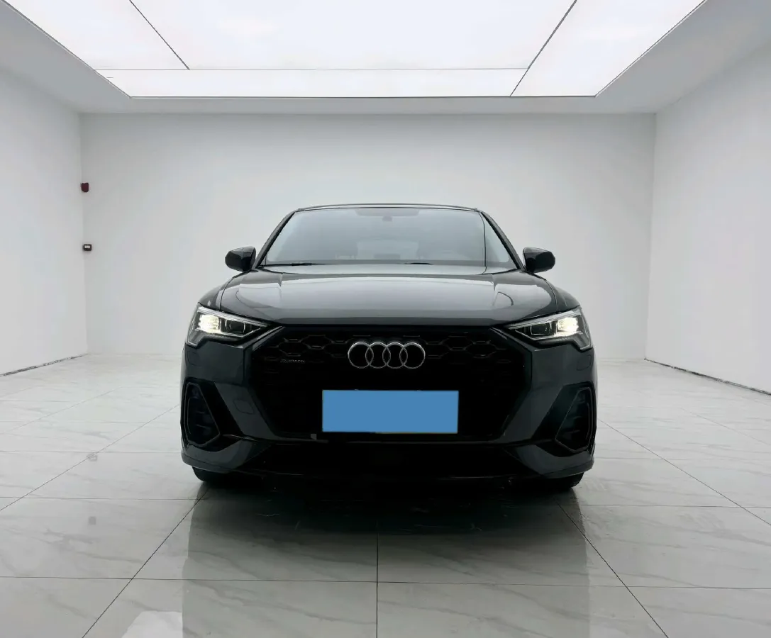 2022 Audi Q3 2.0T 220HP L4 7DCT,autocango,china used car exporter,china ev exporter,chinese used car exporter,chinese used ev exporter