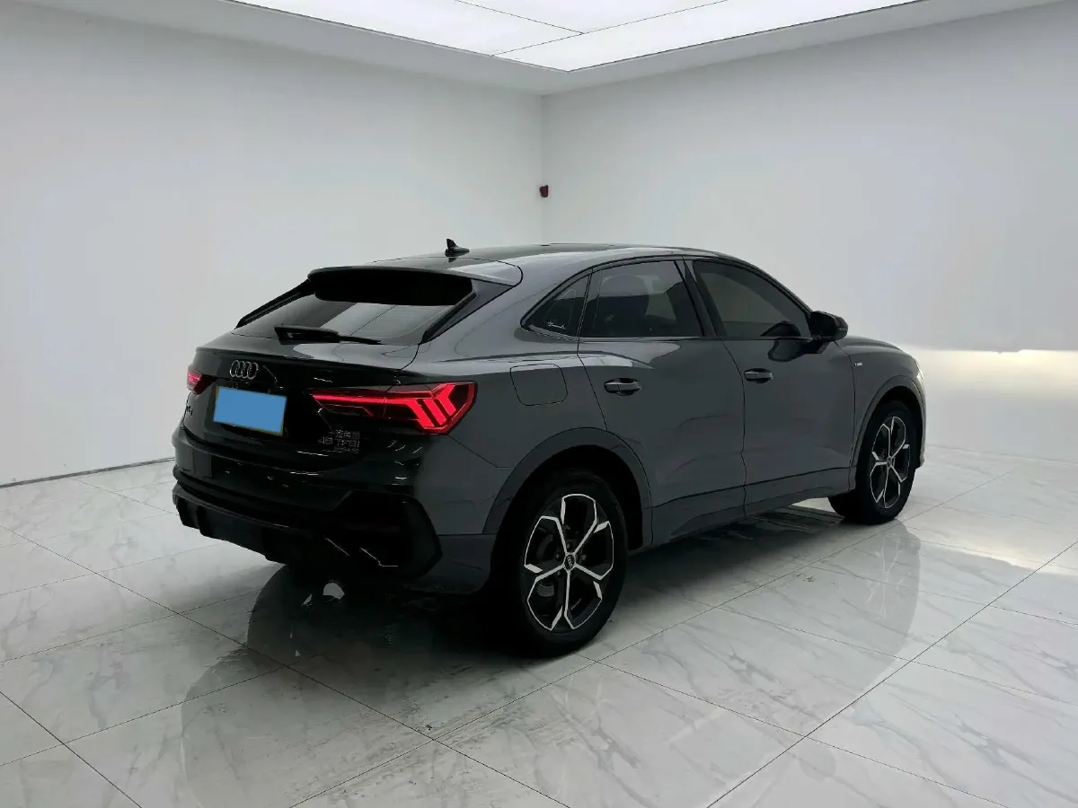 2022 Audi Q3 2.0T 220HP L4 7DCT,autocango,china used car exporter,china ev exporter,chinese used car exporter,chinese used ev exporter